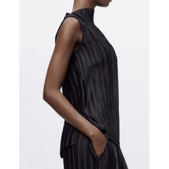 Zara Pleated Shirt High Neck Sleeveless Pullover Oversized Blouse in Black - Picture 5 of 8